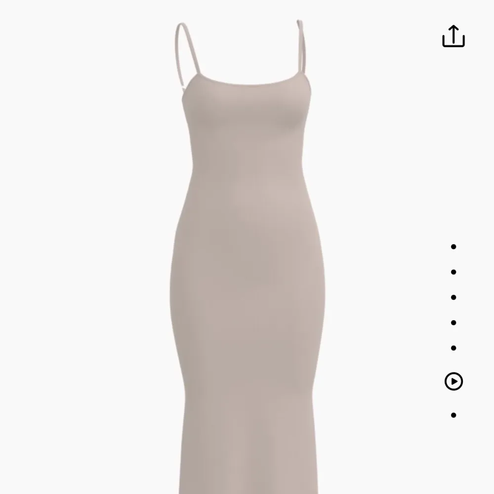 Beige klänning från BERSHKA  Ny med tagg . Klänningar.