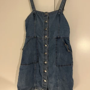 Jeansklänning  - Klänning från hm, bra skick