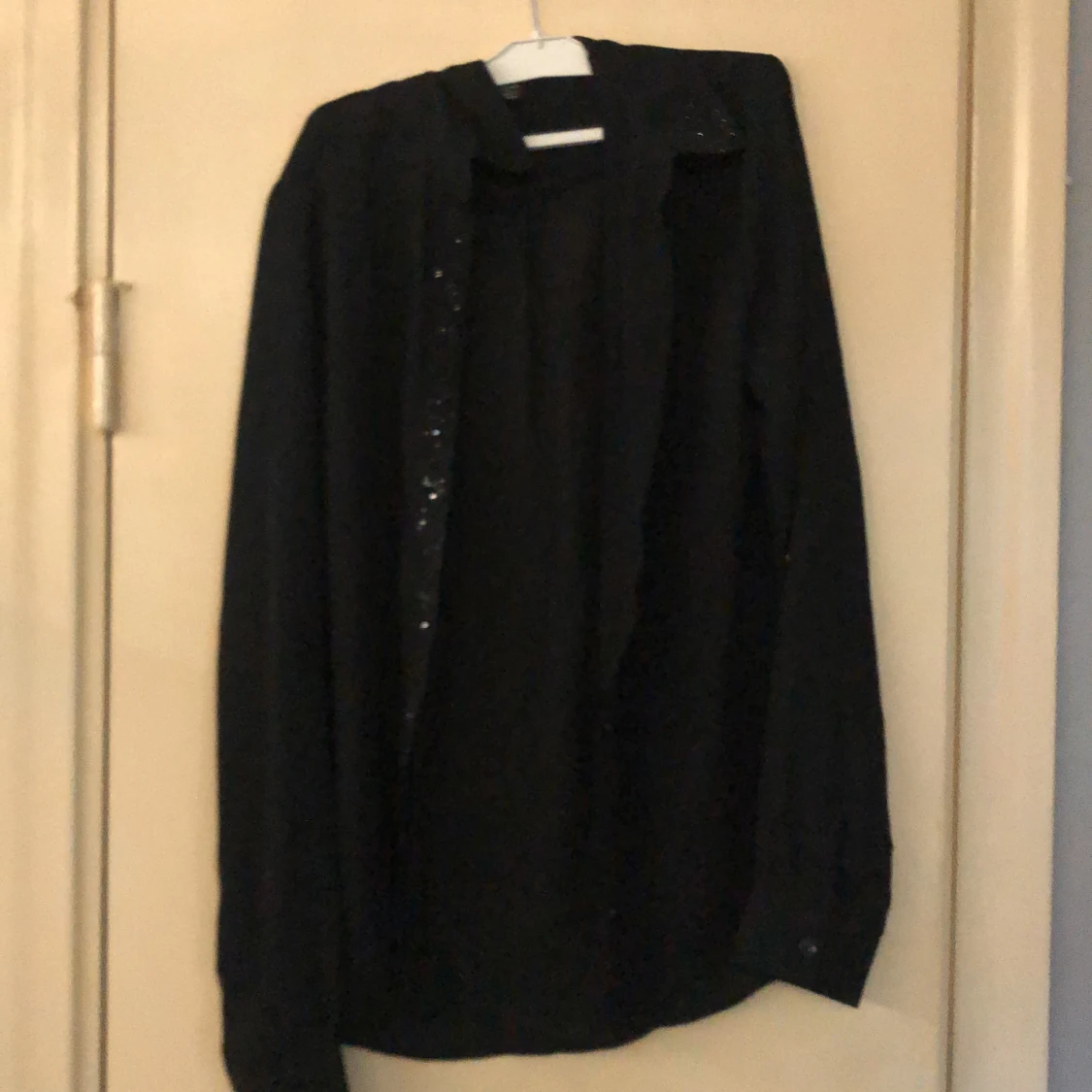 Svart skjorta/blus - 90