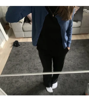 Kofta - En jätte fin mörkblå kofta knappt använd. Skriv för mer bilder❤️