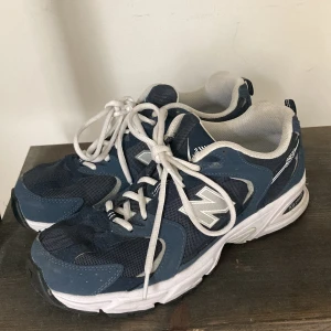 New Balance  - Nästan helt nya New Balance som jag bestämt mig för att sälja då de tyvärr är i fel storlek för mig❤️