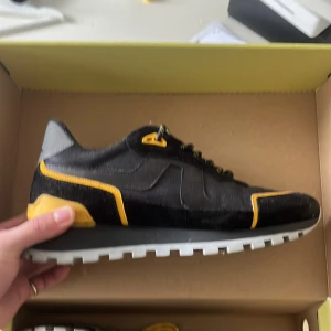 Jlindeberg 42 - Knappt använda str: 42