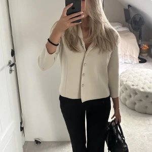 Trekvartsärmad tröja - Trekvartsärmad tröja med knappar, jätte skön 😇