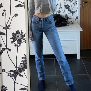 Mid Rise jeans zara - Mina favvojeans från zara i modellen mid Rise straight, strl 32💕 Säljer pga att de blivit försmå🥰