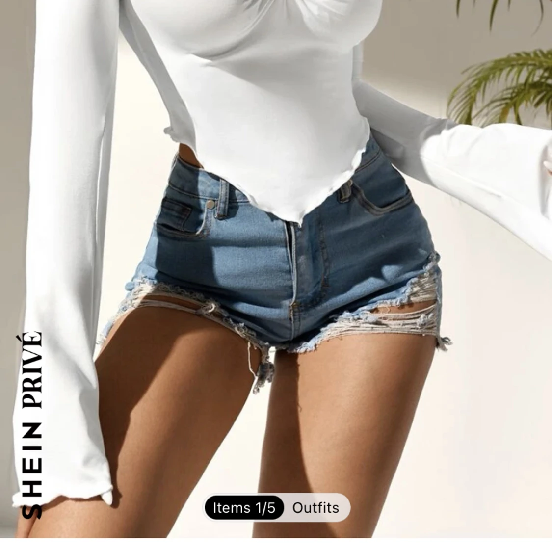 Vit långärmad med detalj!