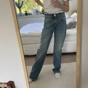 Jättesnygga mid/low waist jeans från Zara! 