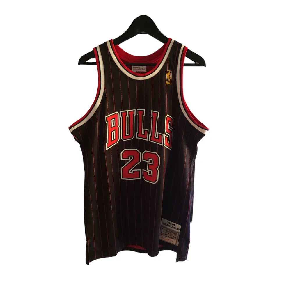 Michael Jordan Jersey från 1996-97 storlek L. Fråga gärna frågor. T-shirts.