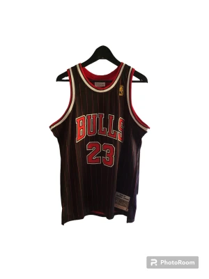 Jordan Jersey - Michael Jordan Jersey från 1996-97 storlek L. Fråga gärna frågor
