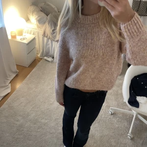 Stickad tröja - Rosa stickad tröja ifrån veromoda, nästan aldrig använd