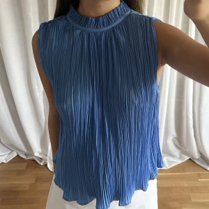 Jättesöt topp💘💘 - Supersnygg topp köpt på zara🫶😍 Perfekt festtopp eller till skolan också💘