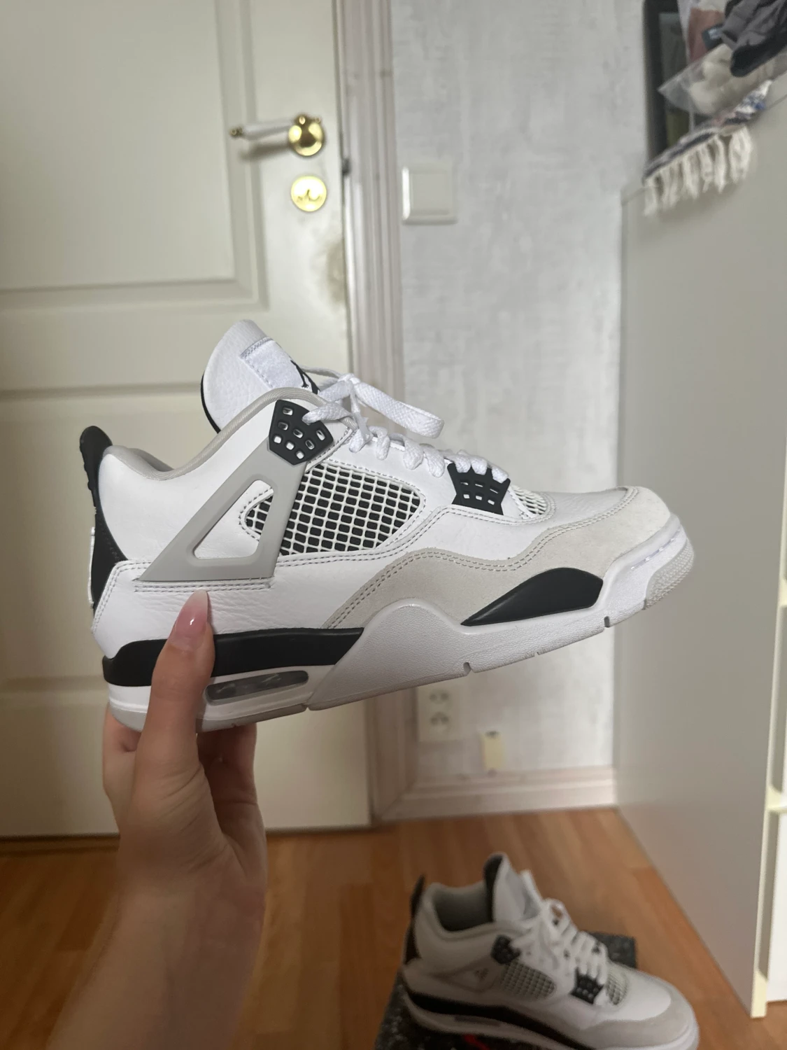 Jordan 4 Military Black strl 40 - 90