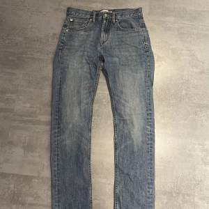 Säljer dessa snygga lager 157 jeans jag växt ur,  Modell: NEW CLASSIC Storlek: w=30 l=32
