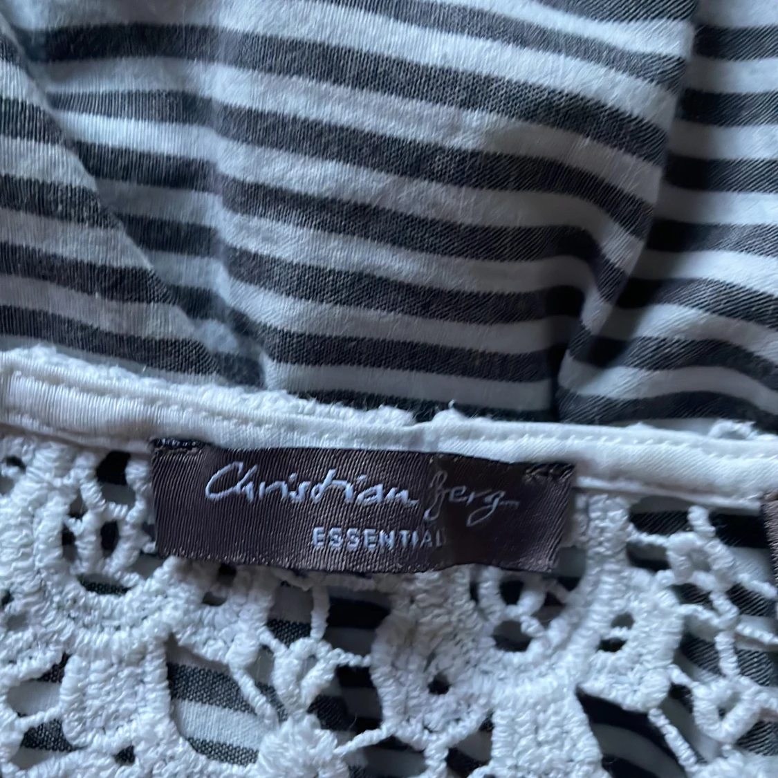 T-shirt med spets - 90