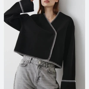 Blanket stitch jacket - Säljer denna populära jacka ifrån Ginatricot. Den är aldrig använd, alltså helt nyskick. Har den i storlek L, men passar S-M också💓