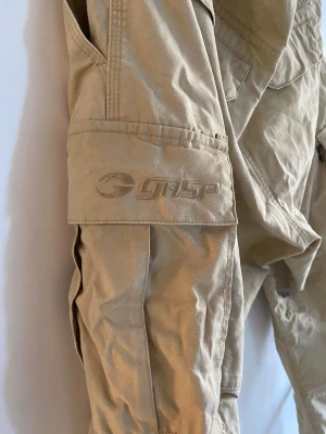 Cargo pants - Säljer herr Cargo pants, köpta från Gasp. Använt 1-2ggr, som helt nya. Slutsåld på hemsidan, har utgått.