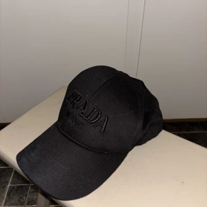 Prada keps  - En vanlig prada keps 
