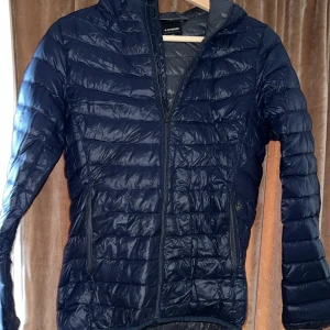 Dunjacka  - Aldrig använd , säljer pågrund av att den är liten i storleken för mig. 