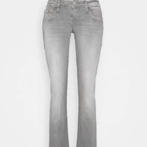 Populära Ltb jeans💓 - Säljer dessa gråa Ltb jeans då jag nästan aldrig använts dem❤️ använda Max 5 gånger💓💓 från Ltb köpa på Zalando💗💓💗pris diskuterbart