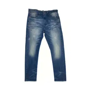 Size: 33/30. Ljusare blå. Condition: Vintage. Alla jeans är uppmätta av oss! Har ni frågor eller funderingar är det bara slide DM, tveka inte!