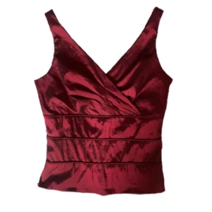 Festtopp - Säljer detta superfina röda linne, skriv för fler bilder eller vid frågor💕