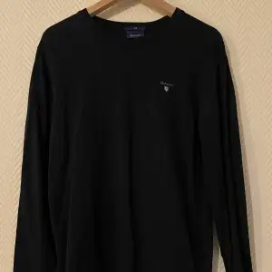 Långärmade tröjor från Gant i storlek S, ny skick, nypris 500kr st, svart och grå 400kr för båda!