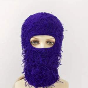 Säljer en balaclava mask oanvänd i färgen lila