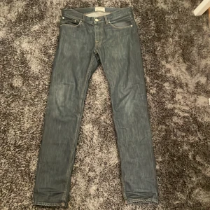Feta acne jeans - Snygga acne jeans som passar dig runt 180, 10/10 skick, nypris 1600kr mitt pris 499kr. Hör av dig om du har några frågor