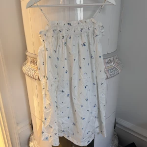 Blommig klänning  - Så fin blommig klänning från HM