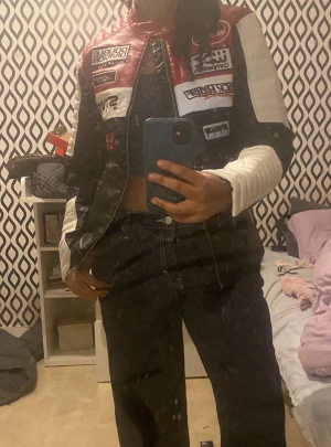 Läderjacka - Cool läderjacka, köpt för 1.5k men budgivning startar från 300kr❤️