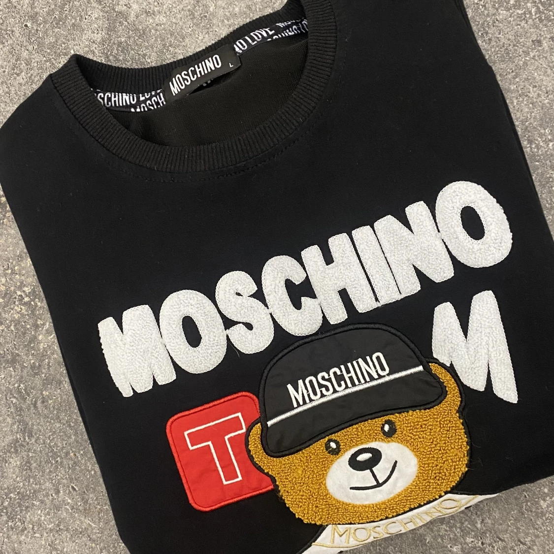 Moschino tröja 