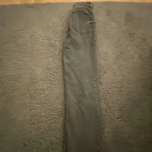 Ljusgråa jeans från höstpromenad S, (36).  Nyskick, köpta för 300 säljer för 200💕 väldigt bekväma, bra till hösten!!!