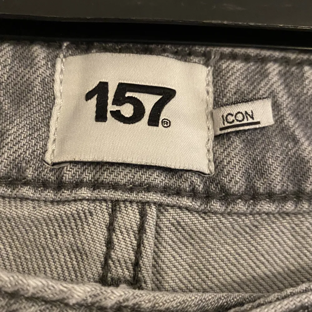 Lager 157 populära modell icon i nyskick, passar mig perfekt som är 167 men passar även lite längre eller kortare beroende på hur man vill ha de. Jeans & Byxor.