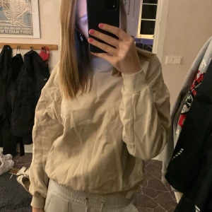 Långärmad tröja  - Säljer denna ifrån Zalando. Använd få gånger.