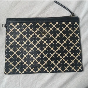 malene birger - Superfin liten kuvertväska från malene birger, skulle säga att storleken på den är lite som ett kuvert💞 nypris 799