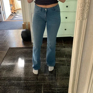 Bootcut jeans  - Jag säljer mina midwaist bootcut jeans från JDY då de är lite för stora för mig så de är oanvända 🩵