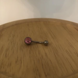 Oanvänd Navelpiercing  - Den är oanvänd 