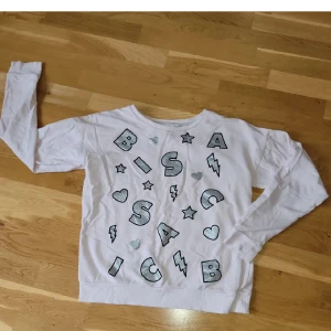 Sweatshirt  - Sweatshirt från KappAhl i storlek 158/164, jättebra skick. Kan fraktas men köparen står för frakten 💕