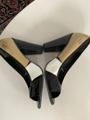 Armani jeans since 1981. Läder skor i stl 40 - Armani jeans since 1981 läder skor i stl 40