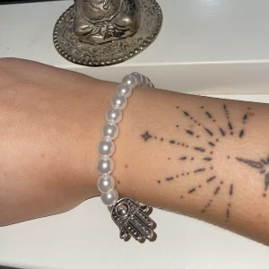 Pärlarmband  - Pärlarmband & hamsa hand 🪬