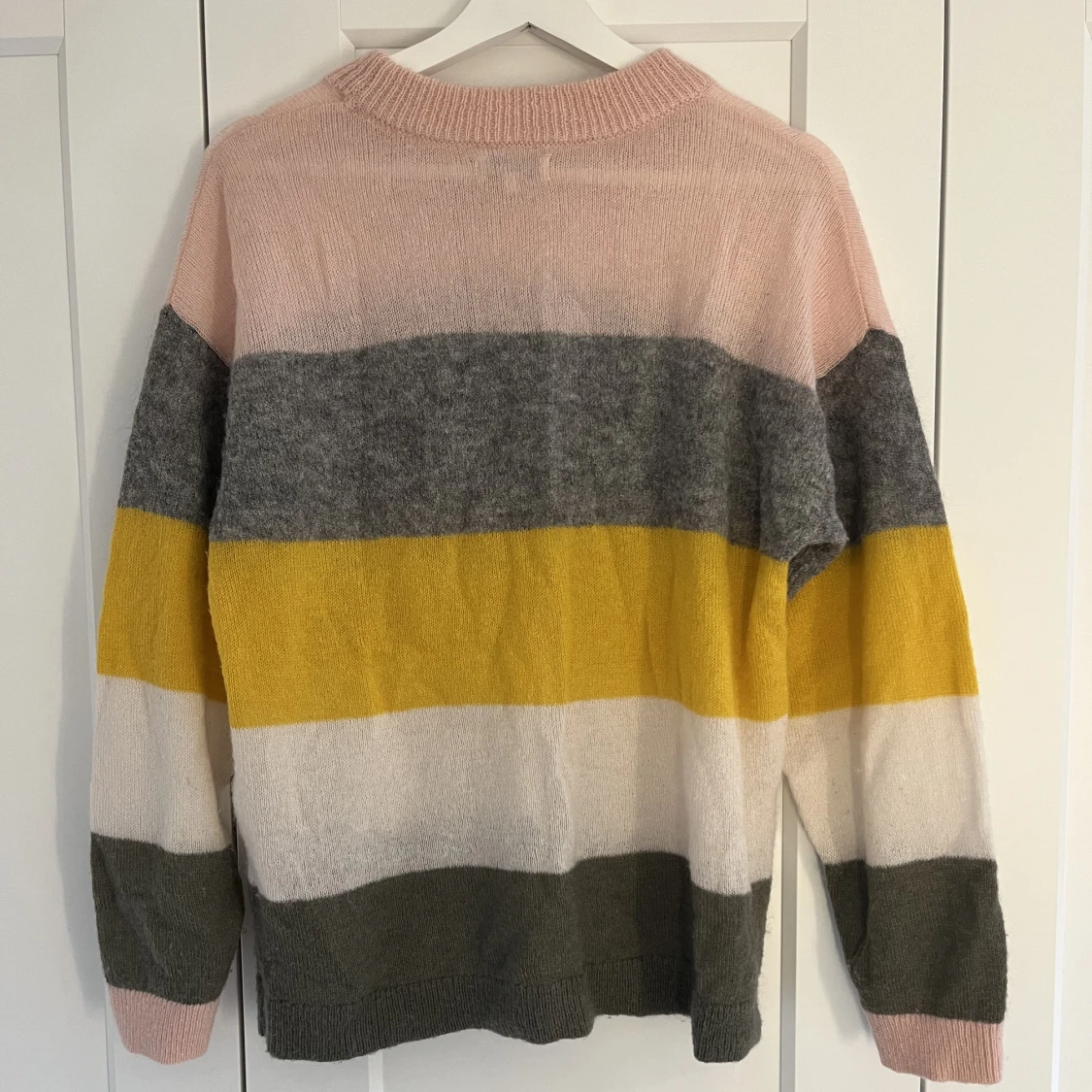 Randig stickad tröja - 90