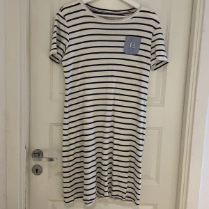 Mörkes klänning - Super fin Tommy klänning, använts 1 gång