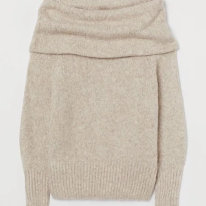 off shoulder tröja - slutsåld of shoulder tröja från hm, storlek m men passar mig som brukar ha xs