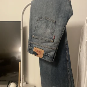 Levis 512 bootcut - Sköna Levis jeans! Midja: 43 cm  Längd utsida ben: 108 cm