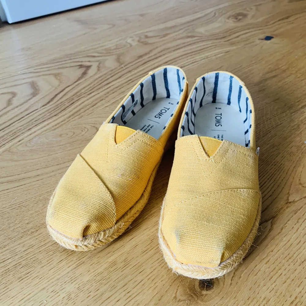 Toms shoes - size 36 -used only once . Skor.