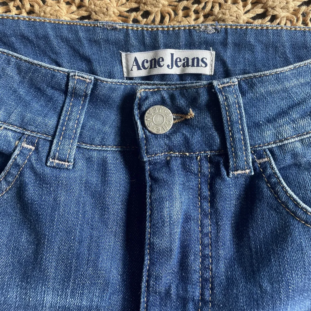 Jeansshorts från Acne. Storlek 26/34, mycket gott skick.. Shorts.