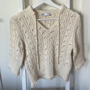 Zara tröja - Tröja från zara som är slutsåld på hemsidan. Aldrig använd😊