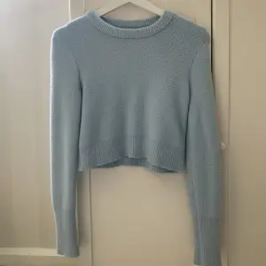 Ljusblå croppad tröja från Zara, storlek  S🩵