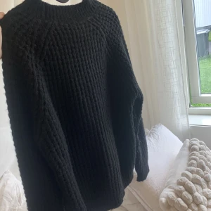 Stickad tröja - Säljer en stickad tröja som inte kommer till användning längre från lager 157 i bra skick! ☺️