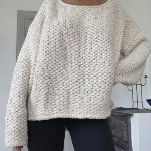 Stickad tröja  - Superfin stickad tröja, köpte på vinted men den var lite för stor för mig💕inga defekter och jättebra skick, strl 36💕