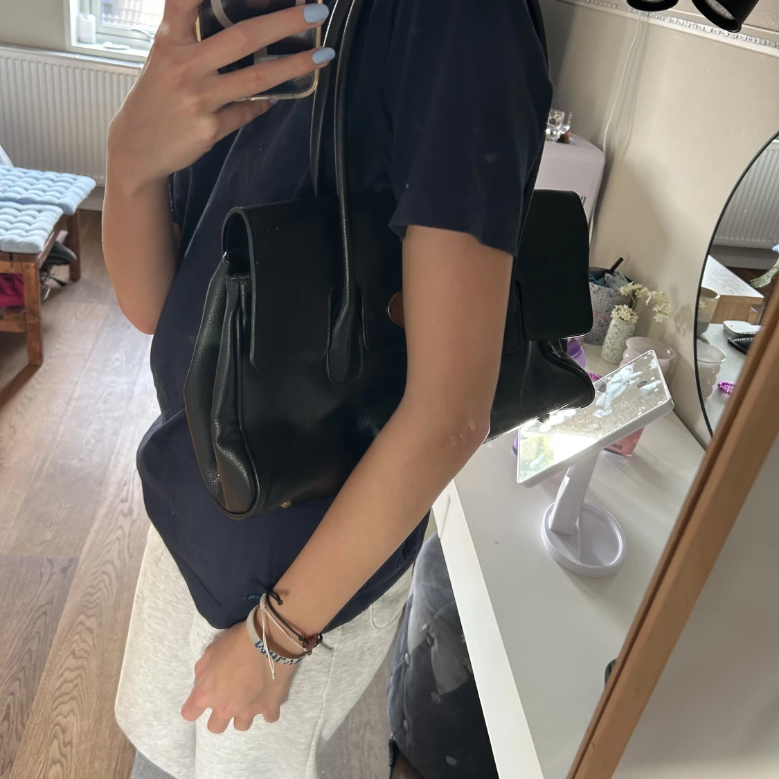 Svart handväska  - 90